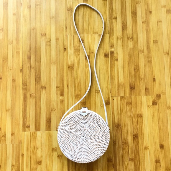 Urban Outfitters Handbags - NWOT White Woven Round Purse
